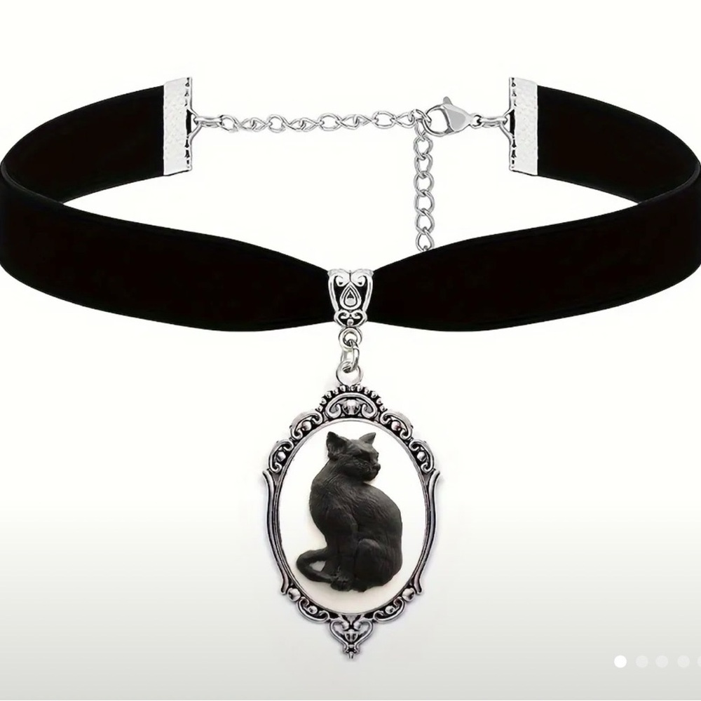 Black Velvet Pendant Choker